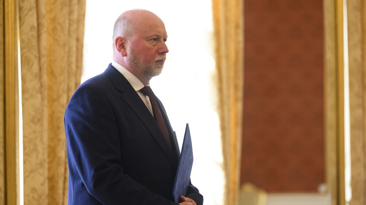 Státní úřad dostal pokutu za nákup drahých vozů. Měly i masážní sedačky